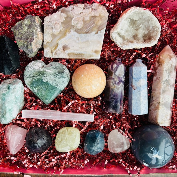 ULTIMATE JUMBO Crystal Mystery Box - Picture 8 of 8